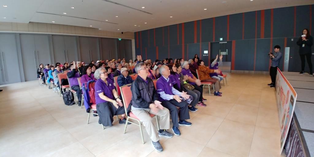 嘉許禮開始前,大家做熱身運動