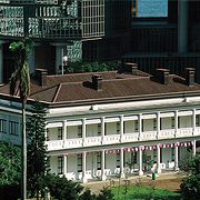 第一站: 茶具文物館(前司令總部大樓)