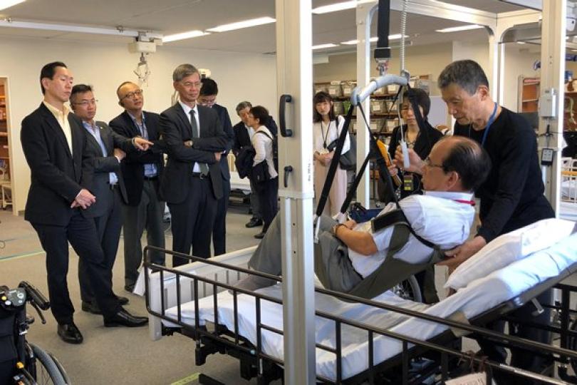 羅致光東京參觀安老設施 羅致光東京參觀安老設施