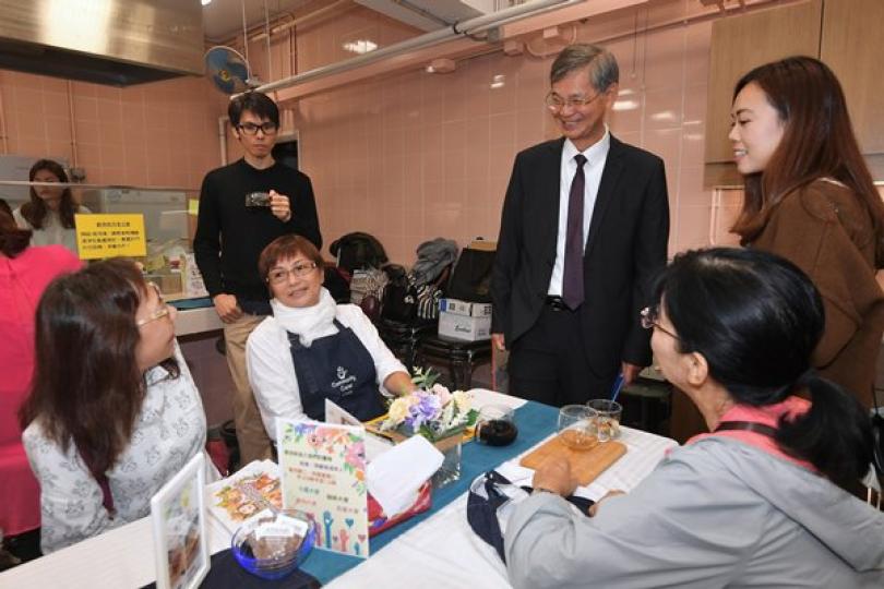 【港聞焦點】警驅散釀人疊人 16人傷重 義務急救員稱疊5層 警指傷勢與人踩人不脗合 | 明報
