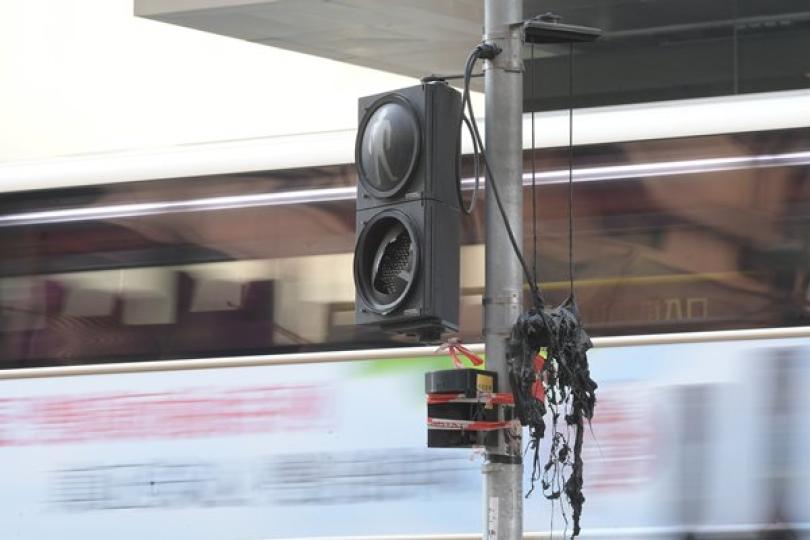 致力搶修受損交通燈