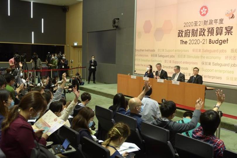 陳茂波料暑假向市民派發現金 陳茂波料暑假向市民派發現金