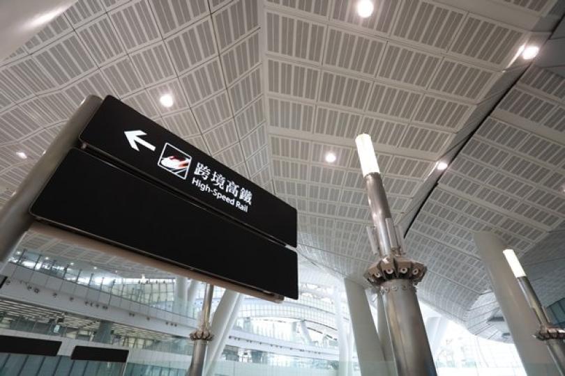 關閉部分口岸後出入境人數續減