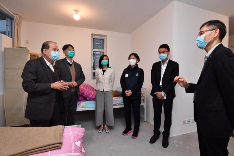 張建宗視察駿洋邨檢疫中心 張建宗視察駿洋邨檢疫中心