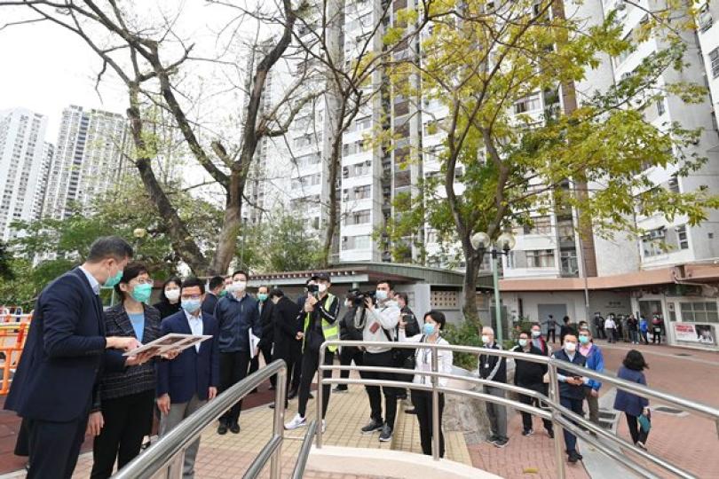 特首訪康美樓 感謝前線抗疫