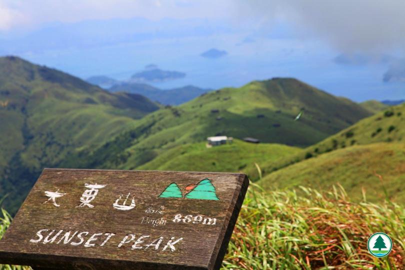 帶孩子爬山遠足