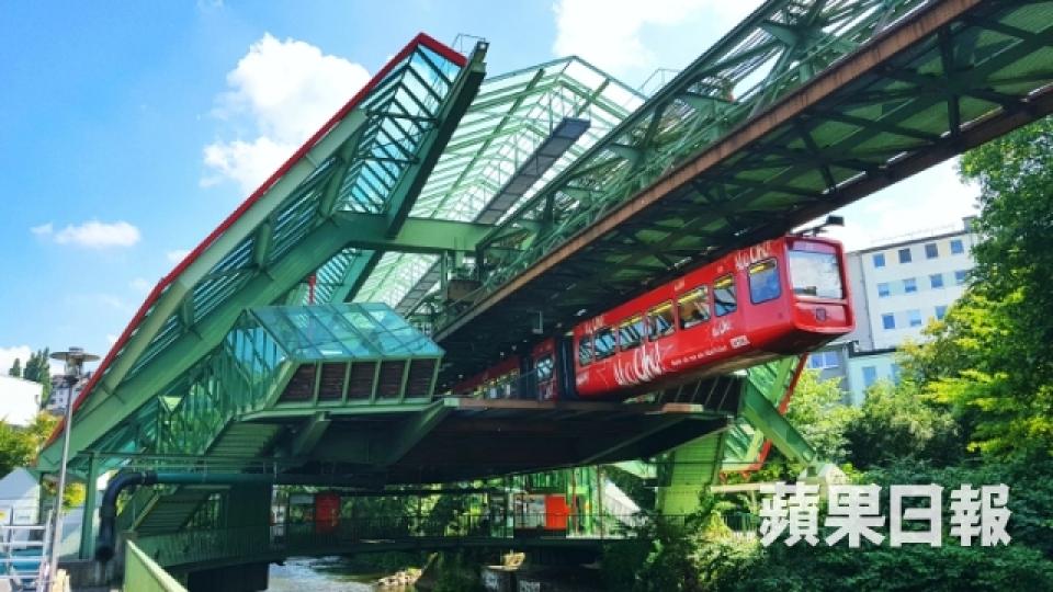 德國小城空中列車 似過山車有離心力?3
