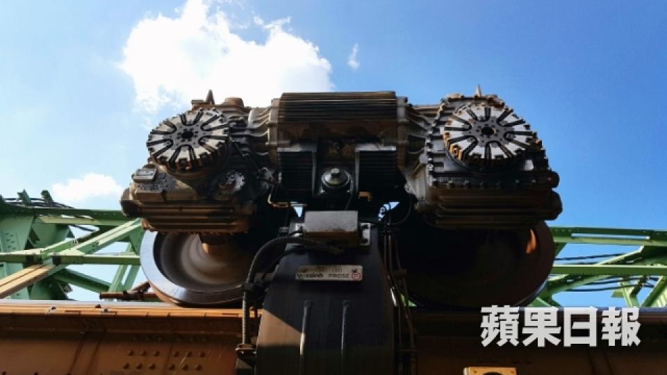 德國小城空中列車 似過山車有離心力?5